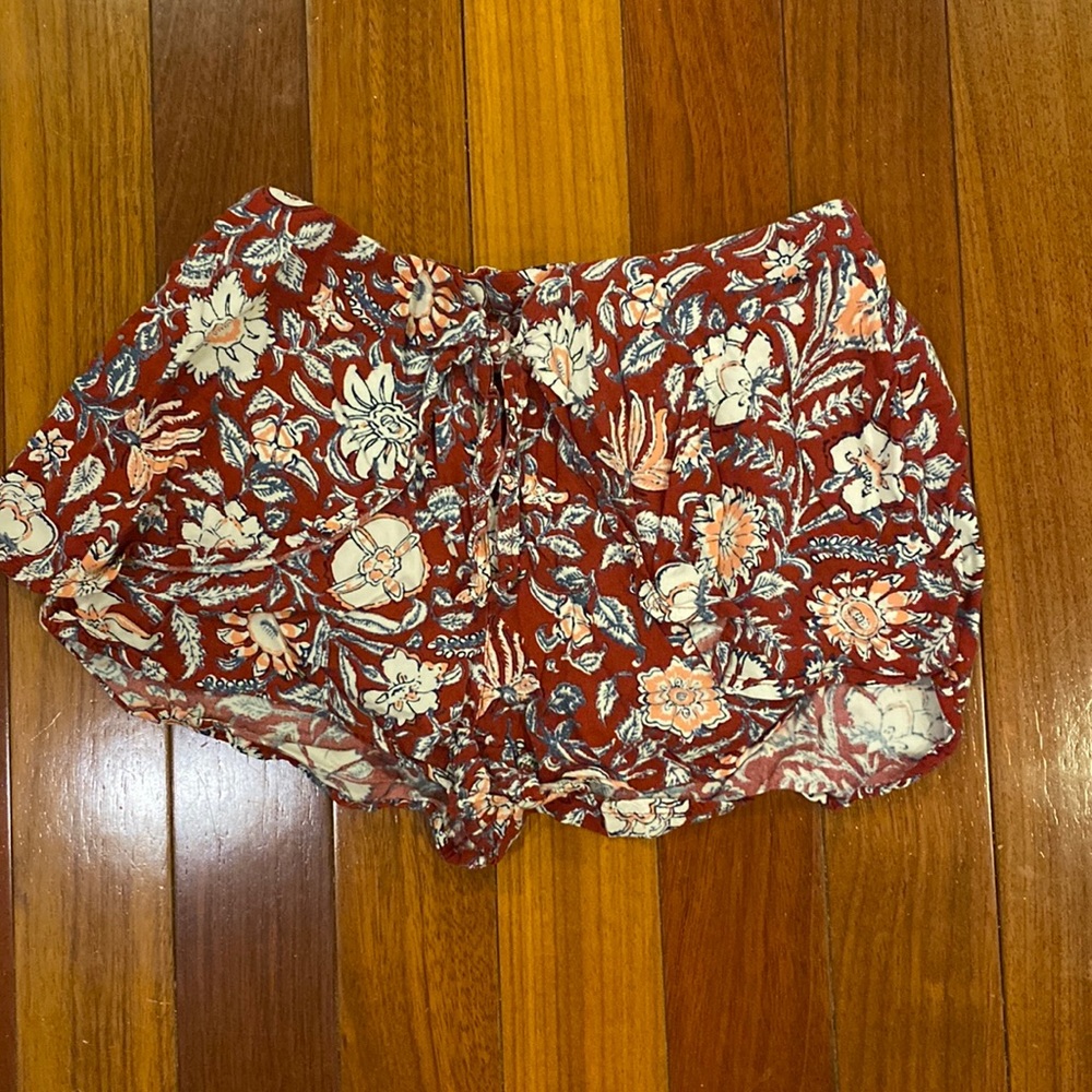 Soft Floral Abercrombie & Fitch shorts